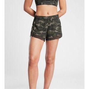 Athleta Printed Mesh Racer Run Short 4" Olive Camo Size XS Running